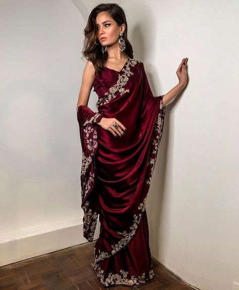 3 trends from Pakistani fashionistas for the wedding season | The Express Tribune Sarees For Girls, Indian Sari Dress, Saree Wearing Styles, Simple Saree Designs, Fancy Sarees Party Wear, Sari Dress, Saree Designs Party Wear, Indian Fashion Saree, Indian Dresses Traditional