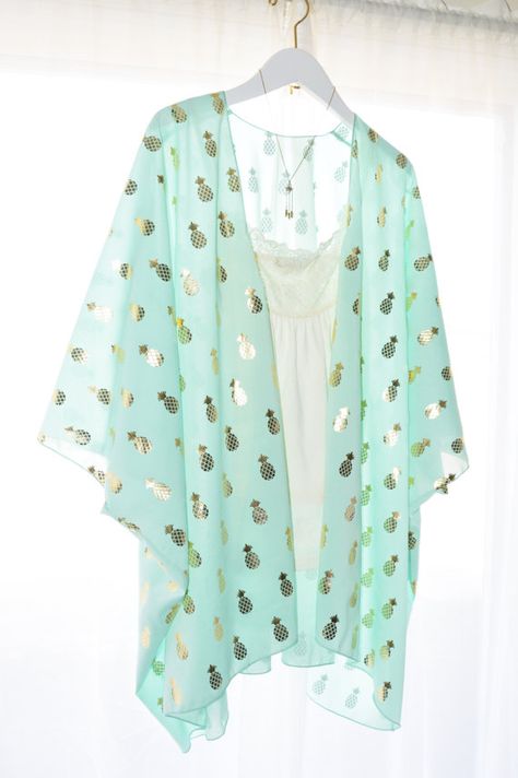 Hey, I found this really awesome Etsy listing at https://www.etsy.com/listing/269093274/pineapple-kimono-cardigan-modern-kimono Pineapple Clothes, Modern Kimono, Mode Kimono, Boho Kimono, Kimono Cardigan, Kimono Jacket, Look Chic, Kimonos, Outfits Casuales