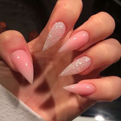 Neutral Nail Designs Stilleto, Med Length Stilleto Nails, Ombre Nail Designs Stilettos, Stilleto Ombre Nails, Small Stilleto Nails, Stiletto Ombre Nails, Ombre Stilleto Nails, Steletoes Nails, Short Stelito Nails