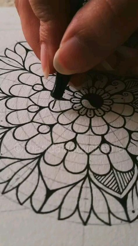 Drawing Mandala, Journey Art, Mandala Doodle, Easy Mandala Drawing, Mandala Patterns, Mandala Art Therapy, Geometric Design Art, Simple Mandala, Mandala Design Pattern