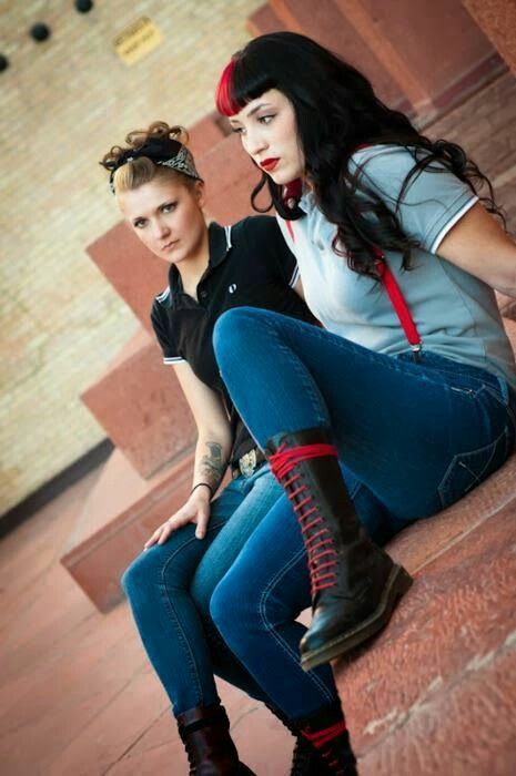 Boots and braces Psychobilly Bettie Bangs, Skinhead Fashion, Skinhead Girl, Rude Girl, Head Wear, Punk Girl, Style Rock, Rock Punk, Psychobilly