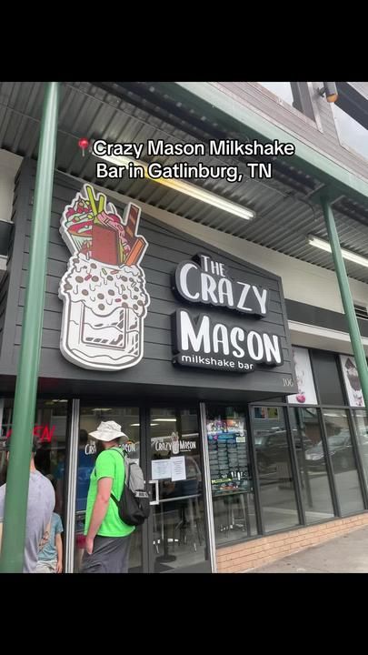 Crazy Mason Milkshake, Milkshake Bar, Sarah Nicole, Gatlinburg Tennessee, Gatlinburg Tn, Great Smoky Mountains National Park, Gatlinburg, Foodie Travel, The Crazy