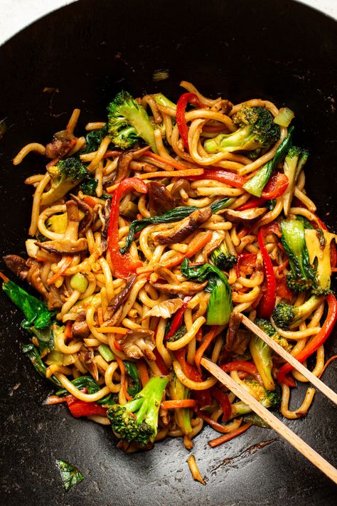 Yaki Udon, Lazy Cat Kitchen, Wok Recipes, Asian Dinners, Cat Kitchen, Plant Based Dinner, Vegan Asian, Induction Heating, Udon Noodles