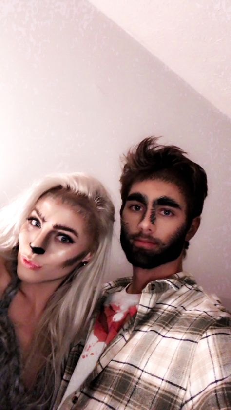 Vampire And Werewolf Couple Costume, Werewolf Couple Costume, Vampire And Werewolf Couple, Werewolf Halloween Makeup, Werewolf Couple, Werewolf Halloween, Halloween Makeup Sugar Skull, Couple Costume, Vampires And Werewolves