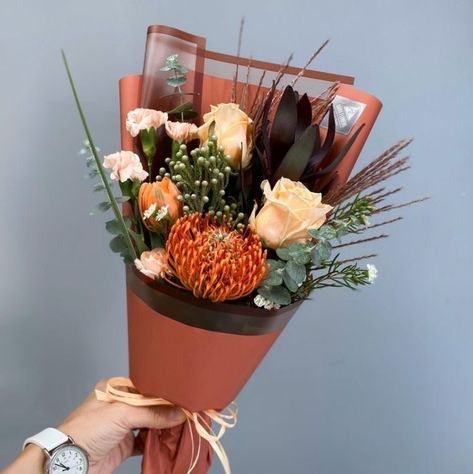 Man Bouquet, Flower Shop Decor, Flower Boquet, Flowers For Men, Tulips Arrangement, Flower Bouquet Diy, Flower Bucket, Bouquet Wrap, Flowers Bouquet Gift