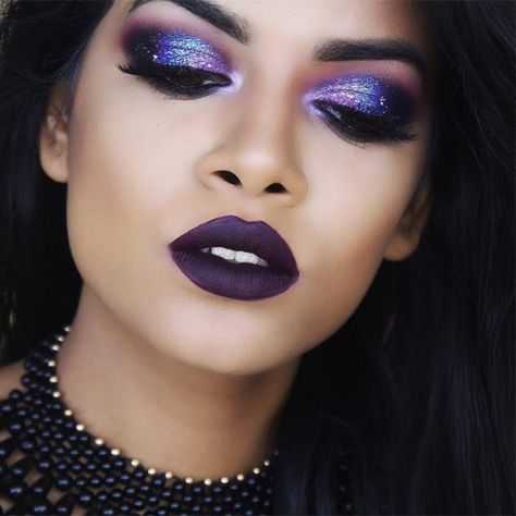 Nothing screams space goddess more than this gorgeous galaxy eye makeup. Purple Dress Makeup Ideas, Purple Dress Makeup, Galaxy Eye Makeup, Space Goddess, Makeup Cantik, Space Makeup, Galaxy Makeup, Galaxy Eyes, Makeup 101