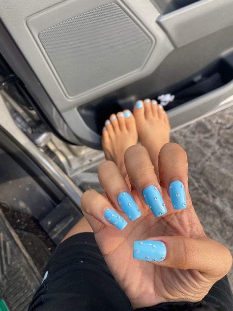 Light Blue Acrylic Nails With Gems, Light Blue Nails With Crystals, Blue Nails With Diamonds Rhinestones, Nails Blue With Diamonds, Light Blue Nails With Diamonds, Light Blue Nails Rhinestones, Diamond Blue Nails, Light Blue Gem Nails, Blue Nails With Rhinestones Simple