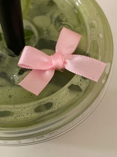 Matcha Aesthetic, Strawberry Matcha, Matcha Drink, Coffee Obsession, Pretty Drinks, Pink Girly Things, Green Juice, Miss Dior, A Drink