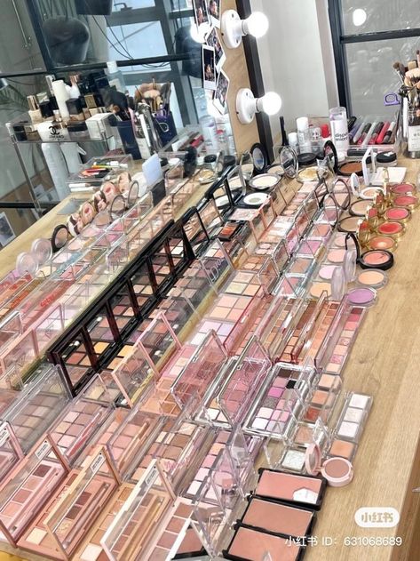 Makeup Studio Decor, Koleksi Makeup, Makeup Beauty Room, Penyimpanan Makeup, Makeup Collection Goals, Makeup Drawer Organization, Makeup Accesories, Makeup Is Life, Makeup Rooms