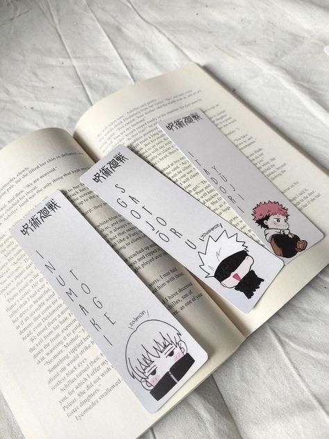 Aesthetic Anime Bookmarks, What To Draw On A Bookmark, Easy Cute Bookmarks Diy, Bookmark Jujutsu Kaisen, Bookmark Anime Art, Book Mark Easy Ideas, Anime Related Gifts, How To Make Bookmarks Aesthetic, Anime Bookmarks Drawings