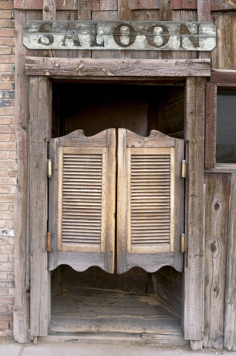 Modern Western Home Decor, Saloon Decor, Old West Saloon, Saloon Doors, Old Western Towns, Cowboys Bar, Door Backdrops, Western Saloon, Old Wood Doors