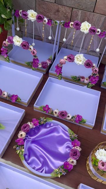 Wedding Marawa Ideas, Weeding Packing Idea, Tray Decoration Ideas Wedding, Wedding Packing Ideas Indian For Groom, Marriage Tray Decoration, Wedding Card Packing Ideas, Wedding Platter Ideas, Tray Decoration Wedding, Engagement Packing Ideas For Bride