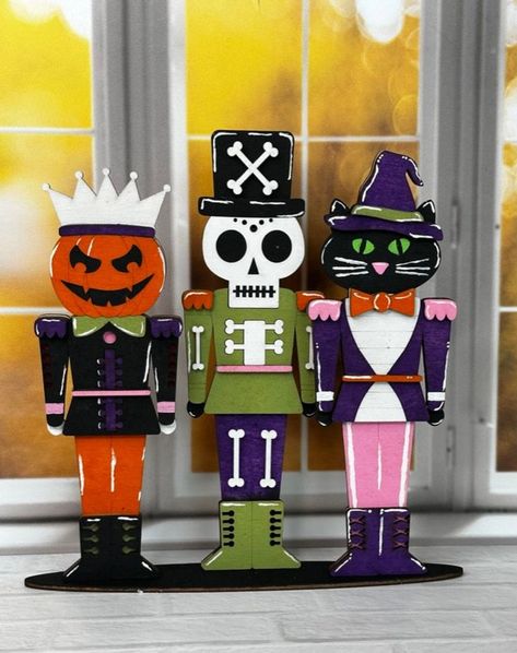 Transform your home with delightful Halloween shelf decor and DIY nutcracker projects. Explore tiered tray ideas that bring festive cheer to any space! Halloween Shelf Decor, Nutcracker Diy, Halloween Shelf, Tiered Tray Diy, Wood Items, Adornos Halloween, Tray Diy, Arizona Usa, Diy Set