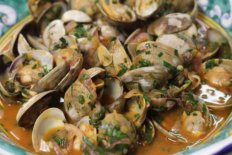 Steamed Clams Recipe, Steamed Clams, Oregon Trip, Tummy Yummy, Seafood Seasoning, Clam Recipes, Types Of Fish, Dinner Tonight, Fun Food