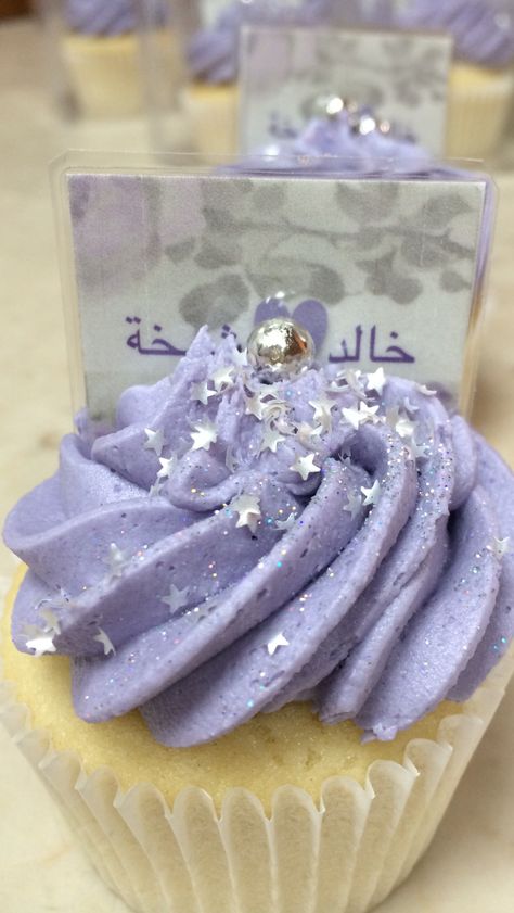 Purple celebration cupcakes Lilac Cupcakes, Celebration Cupcakes, Patty Cakes, 22nd Bday, Silver Sprinkles, Silver Cupcakes, Purple Cupcakes, 16th Birthday Decorations, Star Cupcakes