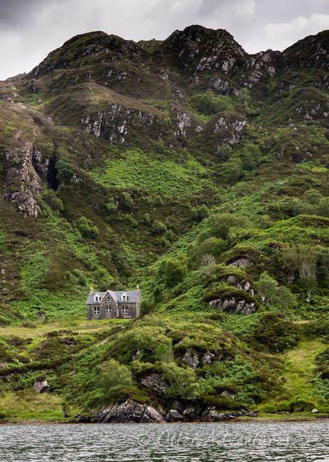 House In Scotland, Old Scottish House, Scottish Highlands House, Homes In Scotland, Houses In Scotland, Old Scotland Aesthetic, Scottish Island Aesthetic, Gaelic Aesthetic, Scotland Cabin