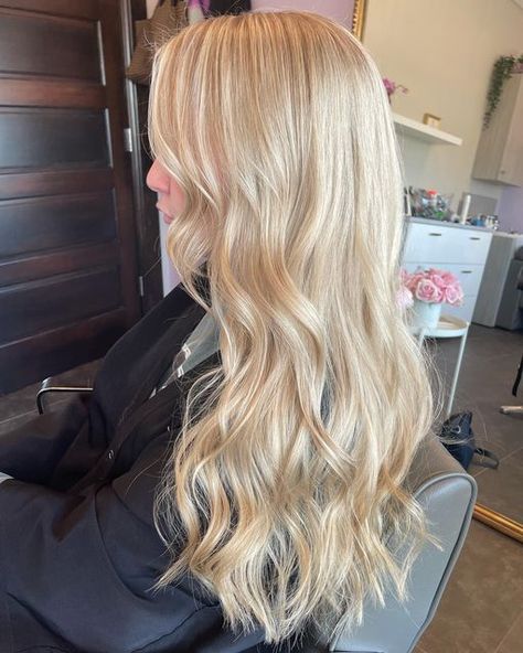 Vanilla Blonde Hair Balayage, Bright Creamy Blonde Hair, Creamy Vanilla Blonde Hair, Light Golden Blonde Hair, Vanilla Blonde Balayage, Vanilla Blonde Hair, Creamy Blonde Hair, New Blonde Hair, Vanilla Hair