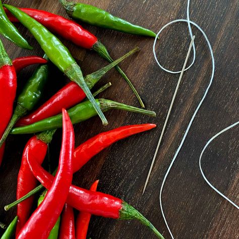 How To Dry Chilli Peppers, Hanging Peppers To Dry, Drying Peppers Hang, Stringing Peppers To Dry, Drying Hot Peppers, Dehydrate Peppers In Air Fryer, How To Dry Hot Peppers, How To Dry Chili Peppers, How To Dry Peppers