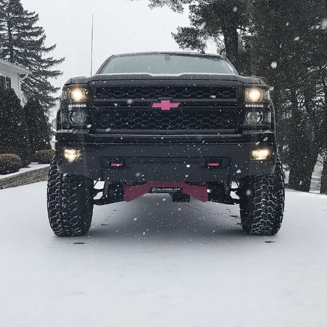 PINK Chevy Silverado 🎀 Pink Chevy Silverado, Chevy Trucks Aesthetic, Pink Lifted Trucks, Pink Chevy Trucks, Black Chevy Silverado, Pink Chevy, Pink Truck Accessories, Best Cars For Teens, Country Trucks