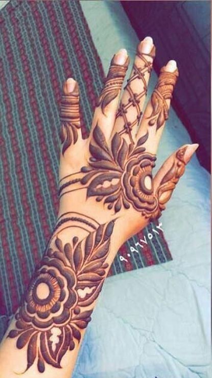 Mehndi Designs 2023 Simple, New Mehndi Designs 2023, Mehndi Designs 2023, Simple And Easy Mehndi, Mehndi Ideas, New Mehndi, Khafif Mehndi Design, Floral Henna Designs, Henna Tattoo Designs Hand