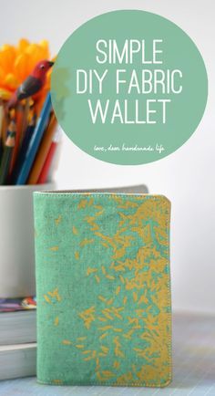 Simple DIY Fabric Wallet from Dear Handmade Life Tela, Couture, Diy Wallet No Sew, Diy Wallet Easy, Diy Wallet Tutorial, Diy Wallet Pattern, Wallet Pattern Free, Diy Sy, Wallet Sewing Pattern