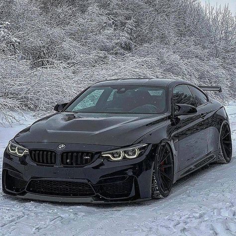 Bmw Couple, Bmw Bike, Black Bmw, Cars Aesthetic, Cars Bmw, Bmw M4, Black Car, Bmw Cars, Bmw