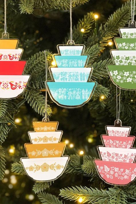 At Twinkltoast’s Etsy shop, you’ll find Christmas tree decor featuring some of Pyrex’s most popular patterns, including Butterprint, Butterfly Gold, Friendship, Gooseberry, and Spring Blossom, as well as a whole host of other Pyrex-themed goodies. We’re talking vintage Pyrex stickers, magnets, keychains, and must-have prints. Be still our hearts! #ornaments #vintage #christmas #uniquegifts #southernliving Pyrex Christmas Ornaments, Pyrex Ornaments, Christmas Pyrex, Gooseberry Pyrex, Vintage Pyrex Patterns, Living Apartment, Ornament Painting, Pyrex Patterns, Holiday Swag