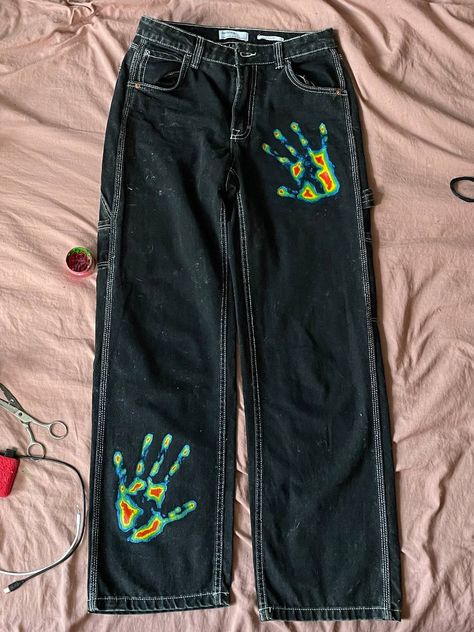 Clothes Drawing Pants, Thermal Handprint Jeans, Thermal Hand Print Jeans, Diy Clothes Paint, Black Jeans Painting Ideas, Custom Black Jeans, Painted Pants Idea, Drawing On Pants, Painted Trousers