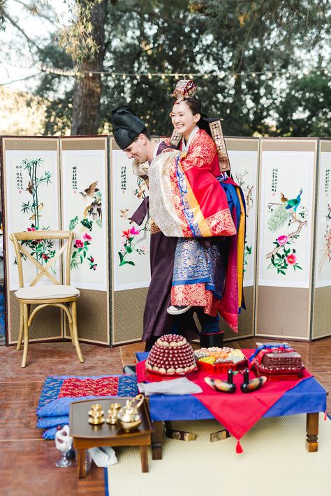 https://www.michelleisabel.com/journal/korean-american-wedding Korean Wedding Traditions, Korean Wedding Dress, Western Style Wedding, Multicultural Wedding, Wedding Traditions, Korean Wedding, Wedding Rituals, Traditional Korean, American Wedding