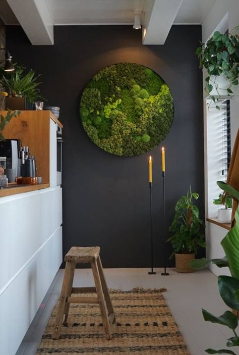 Moswanden - Ontdek de voordelen - Donker Interieur Mos Wand, Moss Wall Art, Moss Art, Health Shop, Moss Wall, Gym Decor, Hotel Bar, Eco Design, Pretty House