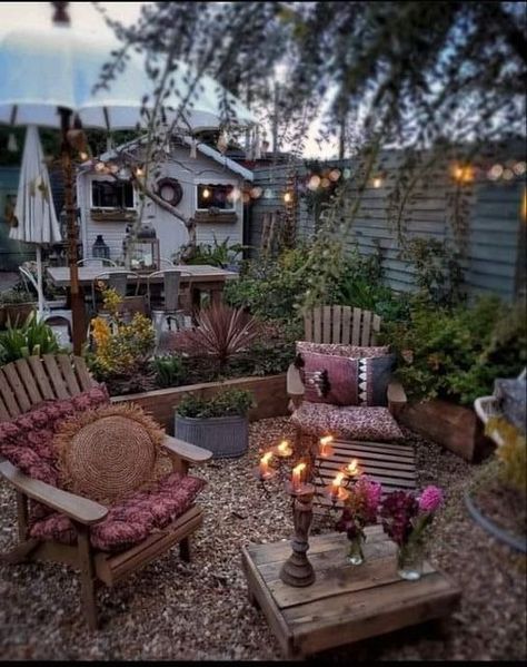 (20+) Boho Chic Living and All | Facebook Summer Porch Decor, Backyard Inspiration, Backyard Retreat, Outdoor Decor Backyard, Backyard Projects, Courtyard Garden, Backyard Patio Designs, Back Garden, Outdoor Rooms