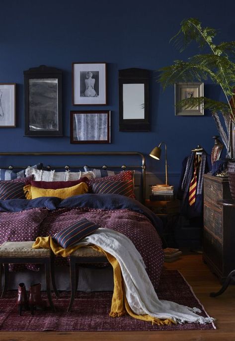 8 Dreamy dark bedrooms you will love for the cold season Dark Blue Bedrooms, Dark Bedroom, Trendy Bedroom, Blue Rooms, Bedroom Paint, Blue Bedroom, Dream Decor, Modern Bed, Blue Walls