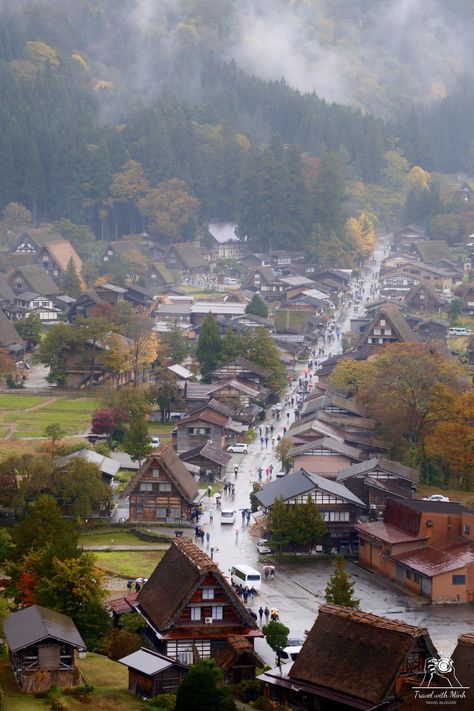 The largest ancient village in Japan: Shirakawago – Travel with Minh Shirakawago Japan, Japanese Village, Ancient Houses, Kyoto Travel, Ancient Village, Take Shelter, Wakayama, Shizuoka, Autumn Scenery