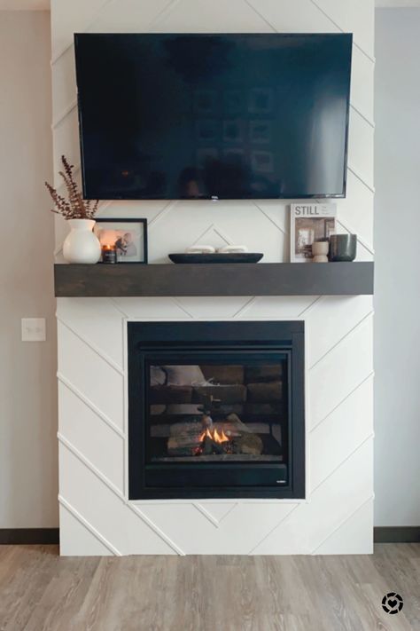 Decorate Mantle Fireplace With Tv, Fireplace Under Tv Decor, Neutral Fireplace Decor, Tv Mantle Decorating Ideas, Tv Mantel Decor, Modern Mantle Decorating Ideas With Tv, How To Decorate Mantle With Tv Above It, Mantle Styling With Tv, Mantel Decorating Ideas With Tv Everyday