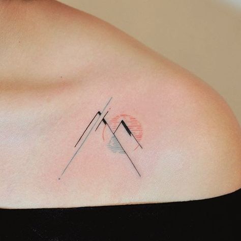 Mountain Sunset Tattoo, Skiing Tattoo, Geometric Mountain Tattoo, Winter Tattoo, Mountain Tattoos, Sunset Tattoo, Mountain Tattoo Simple, Sunset Tattoos, Tattoo Background