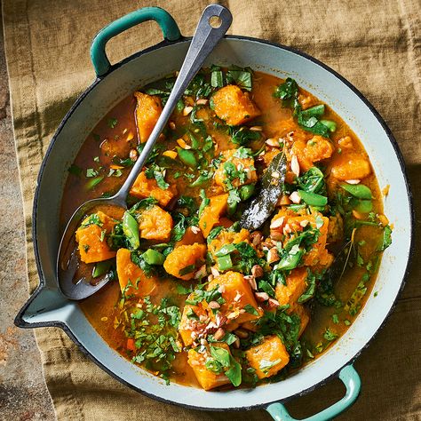 Flavour-packed, slow-cooked dishes are the simplest yet most satisfying and comforting meals. This rich Massaman curry made by my friend Dr. Rupy Aujla of The Doctor’s Kitchen can be made with meat or butternut squash. It takes on the spices really well and, with the extra veg, the dish has plenty of micronutrients. Greens, squash … Massaman Curry Recipe, Curry Paste Recipe, Massaman Curry Paste, Curry Recipes Vegetarian, Massaman Curry, Healthy Dinner Options, Paste Recipe, Vegetarian Curry, Curry Recipe