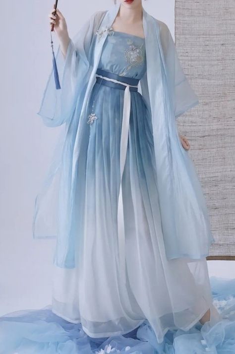 Water Kimono, Light Blue Kimono, Blue Hanfu, Orientation Outfit, Chinese Princess Dress, Traditional Asian Dress, Ancient Dress, Chinese Style Dress, Pretty Quinceanera Dresses