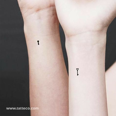 Key And Keyhole, Small Key Tattoos, Partner Tattoos, Small Sister Tattoos, Tattoos Love, Tattoos Matching, Small Couple Tattoos, Petit Tattoo, Key Tattoos