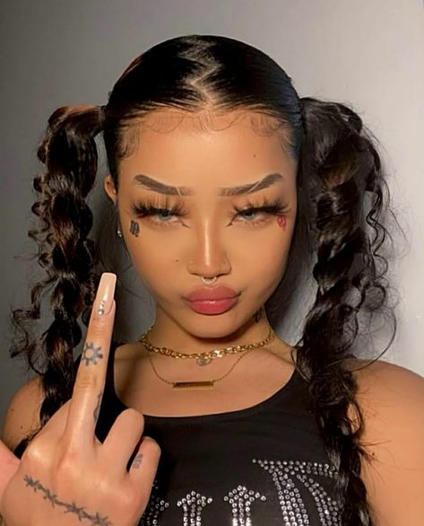 Y2k Hairstyles Black Women, Y2k Hairstyles Curly, Y2k Hairstyles Short, Curly Hair Braids, Y2k Hair, Eyeshadow For Blue Eyes, Y2k Hairstyles, Cute Curly Hairstyles, Face Card