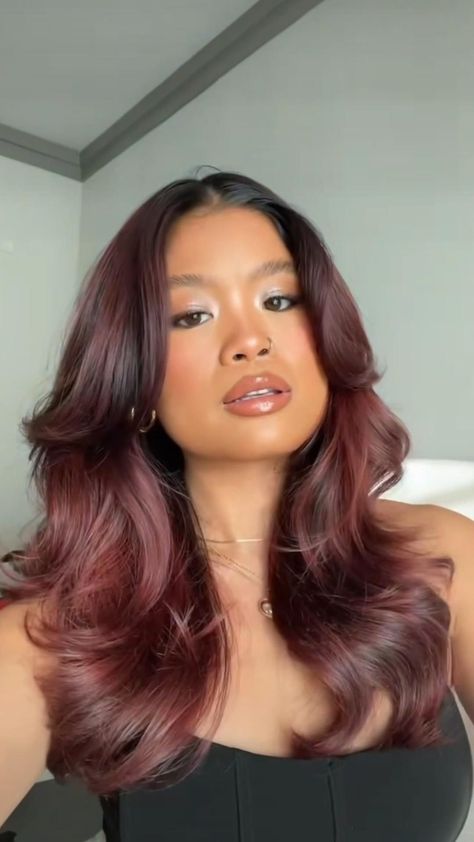 Cherry Balayage Hair, Black Cherry Balayage, Red Hair Tan Skin, Red Hair On Brown Skin, Fall Hair Ideas For Brunettes, Selena Gomez Aesthetic, Cherry Brown Hair, Pelo Color Vino, Aesthetic Frases