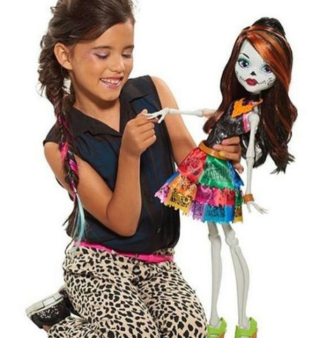 Large Skelita Skelita Doll, All Monster High Dolls, Monster High Room, Skelita Calaveras, Halloween Figures, Monster High Custom, Haunted Dolls, Mattel Dolls, Monster Dolls