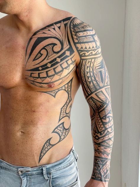 Maori Tattoo Shoulder, Maori Neck Tattoo, Japanese Shoulder Tattoo Men, Polynesian Tattoo Sleeve Men, Samoan Tattoo Men, Maori Shoulder Tattoo, Outer Bicep Tattoo Men, Ocean Tattoos Sleeve, Traditional Polynesian Tattoo