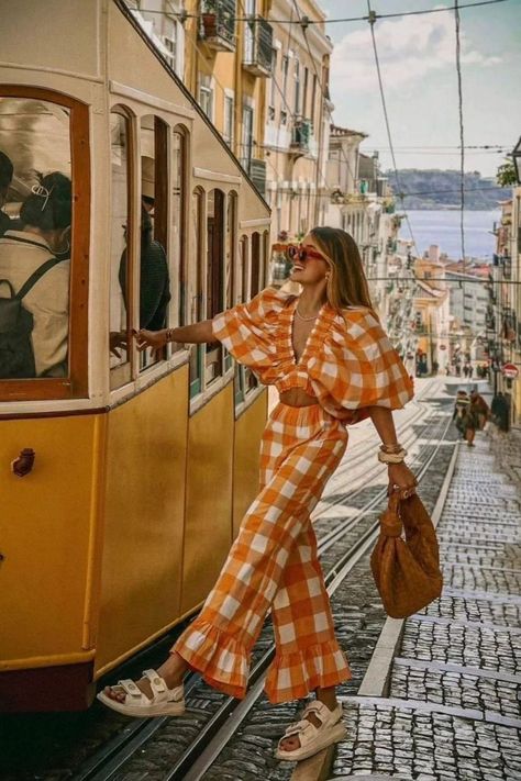 Lisbon Fashion, Dress Code Casual, Europe Outfits, Outfits Spring, Versatile Outfits, Mode Inspiration, Spring Summer Outfits, Outfits Casuales, Travel Outfit