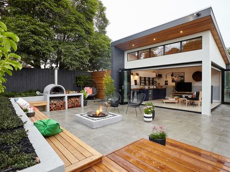 Pizza oven & fire pit - The outdoor area of a newly renovated house by Bunnings Alfresco Designs, Outdoor Bbq Area, Outdoor Bbq Kitchen, Alfresco Area, House With Porch, Patio Interior, Outdoor Entertaining Area, Outdoor Heating, Metal Gear Solid