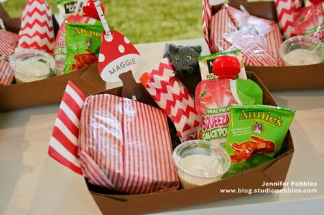 Custom lunch boxes Lunch Boxes Ideas, Ideas For Kids Lunch, Party Food Ideas For Kids, Party Lunch Boxes, Party Food Boxes, Childrens Party Food, Birthday Party Food Ideas, Food Ideas For Kids, Kids Lunch Boxes