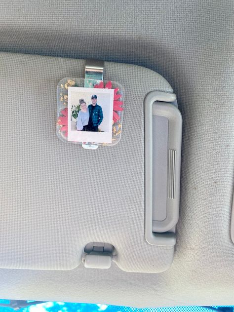 Custom Photo Car Visor Clip, Resin Photo Car Accessory, Sun Visor Picture Clip, Personalized Car Photo Decor, Resin Dried Flowers Car Gift - Etsy Car Setup Ideas, Fun Car Decorations, Cute Things To Put In Your Car, Jeep Car Decor, Fun Car Decor, Teen Car Accessories, Aesthetic Car Stuff, Car Assories Interior, Stuff To Put In Your Car