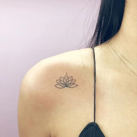 Lotus Tattoo Shoulder, Lotus Flower Tattoo Ideas, Simple Lotus Tattoo, Simple Lotus Flower Tattoo, Lotus Tattoo Meaning, Lotusblume Tattoo, Small Lotus Tattoo, Lotus Tattoos, Flower Tattoo Meanings