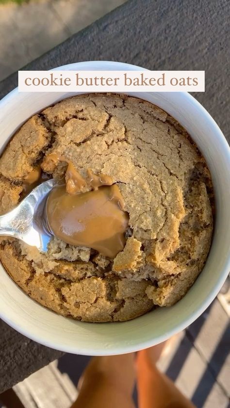 _madebymal_ on Instagram: cookie butter baked oats I think this is the same thing as biscoff?? it’s so good and idk why I haven’t tried it sooner ingredients: 1/3… Cookie Butter Baked Oats, Vegan Caramel Slice, Cup Plant, Caramel Slice, Vegan Caramel, Baked Oatmeal Recipes, Cookie Butter, Baked Oats, Unsweetened Applesauce