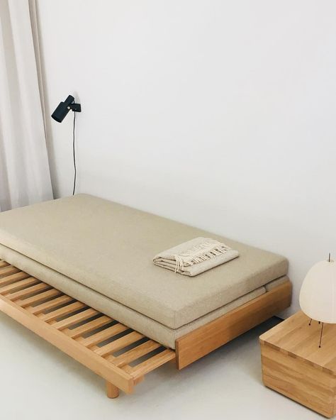 Modern Day Bed With Pull Out, Woollen Fabric, Ruangan Studio, Scandi Furniture, Beds For Small Spaces, Bed Design Modern, Bed With Slide, Diy Sofa, Soft Beige