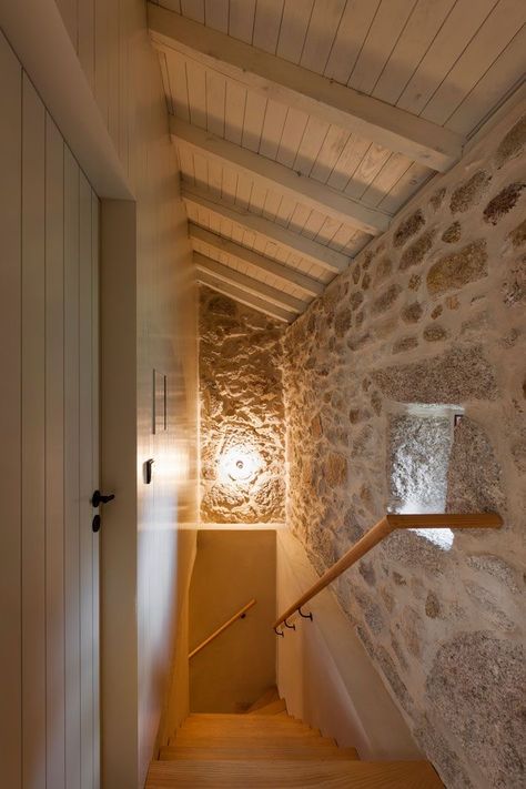 Stone House Interior Design, Stone House Interior, Stone Cottages Interior, Industrial Cottage, Rural Houses, Stone Walls Interior, Recycled House, Italy House, India Home Decor